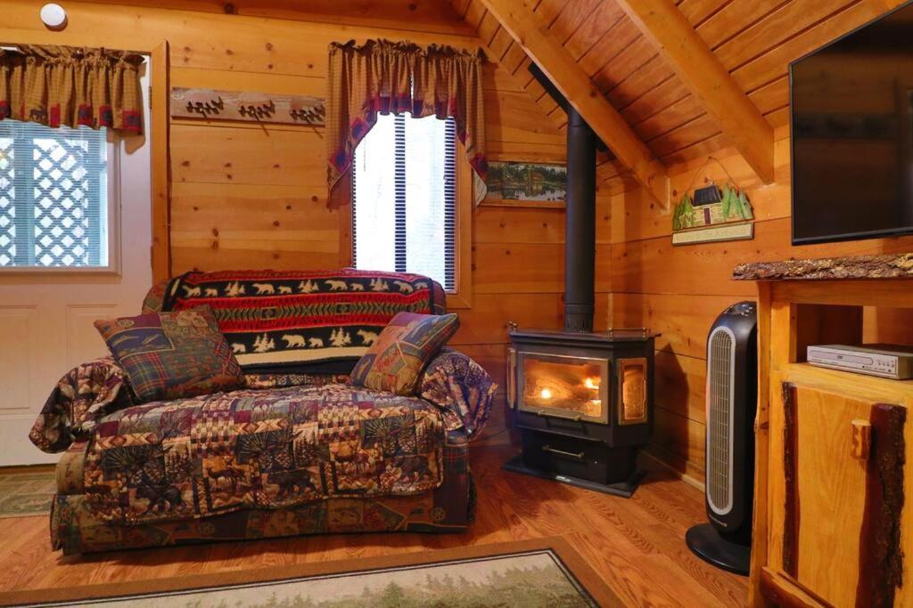 Cute Updated Mountain Cabin Fireplace #3 Хелен Экстерьер фото